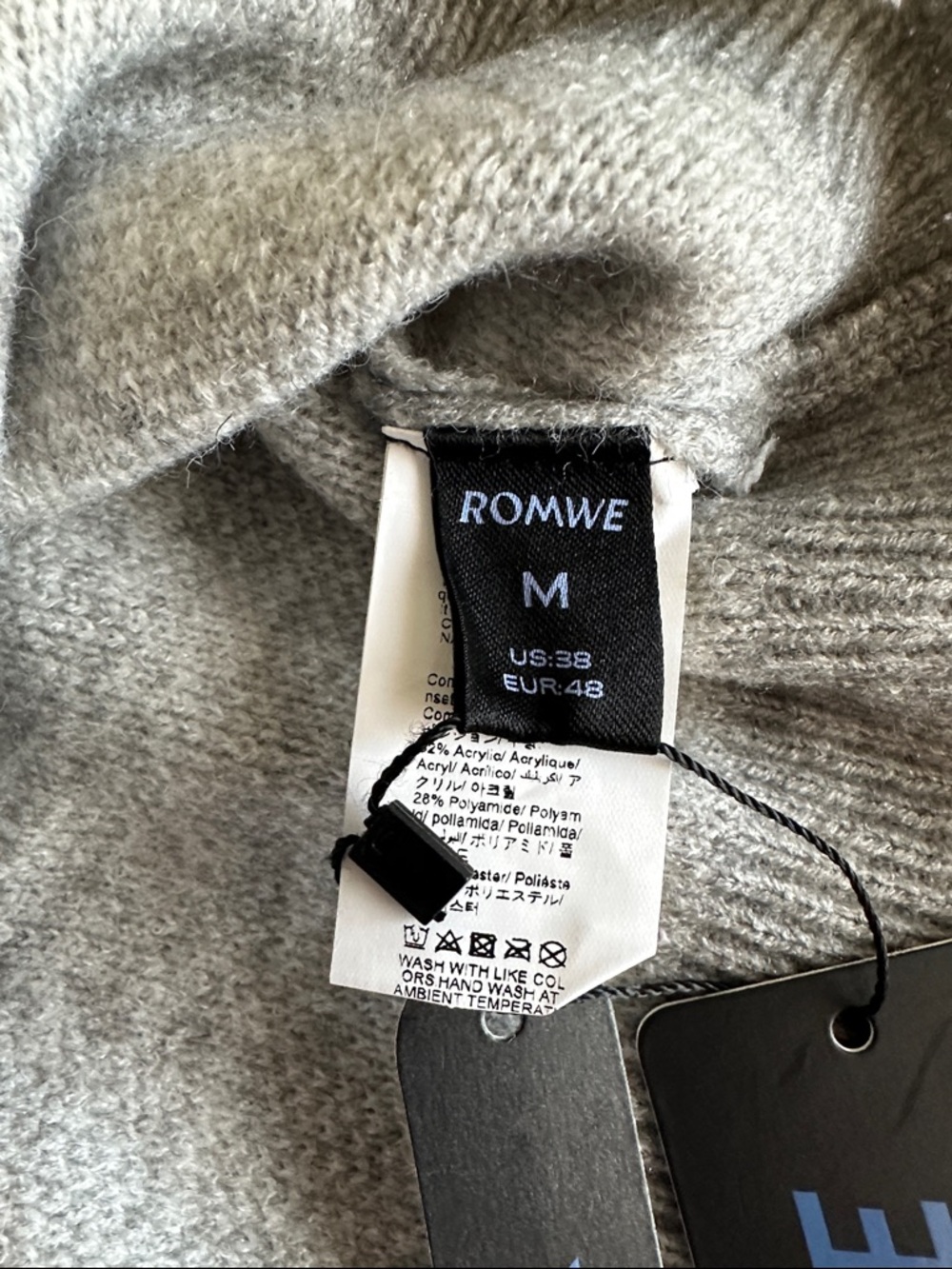 ROMWE Gray and White Graphic Abstract Knit Pullover Size Medium - Picture 7 of 8
